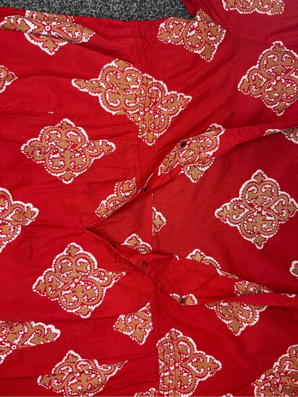 Joie a La Plage Red Medallion Print VNeck Tunic Blouse Size Small 3/4 Sleeve - Picture 12 of 14